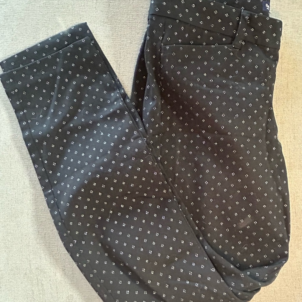 Black Gap Slim City Crop 3/4 pants with silver pattern. Brand new with tags.